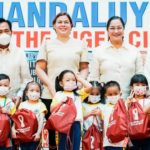 MANDALUYONG DAY CARE KIDS GET SCHOOL KITS FROM QATAR.